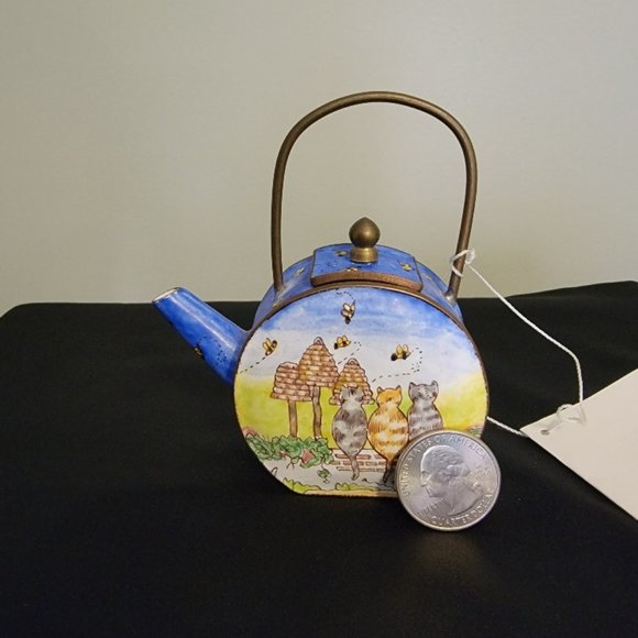 Vintage Miniature Enamel on Copper Teapot - 3 Cat Design - Empress Arts Ltd. - Picture 10 of 16